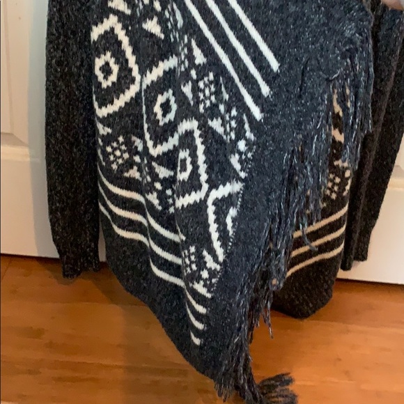 Hollister Sweater (M) - Picture 3 of 4